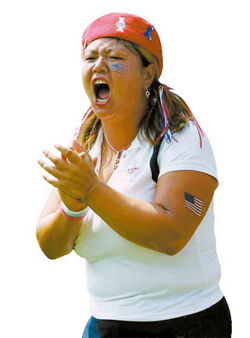 2005년 솔하임 컵 미국대표선수로 출전한 크리스티나 김이 동료들을 응원하고있다
